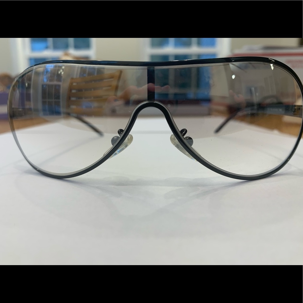 Authentic Yves Saint Laurent Sunglasses - Made in Italy - Silver Frames 🤍